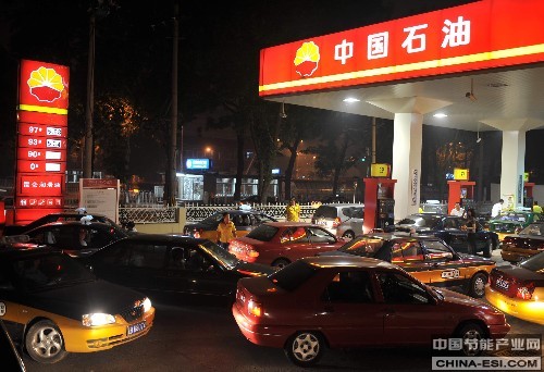 中国将放开油价控制与国际市场接轨